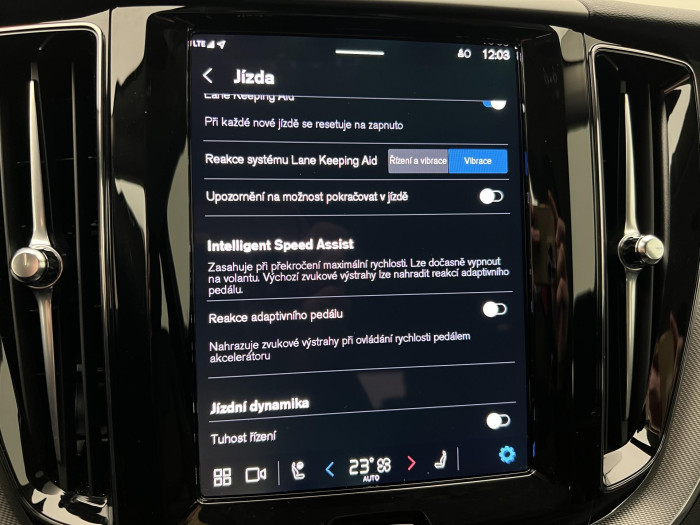 Volvo XC60 B5 AWD PLUS DARK AUT CZ