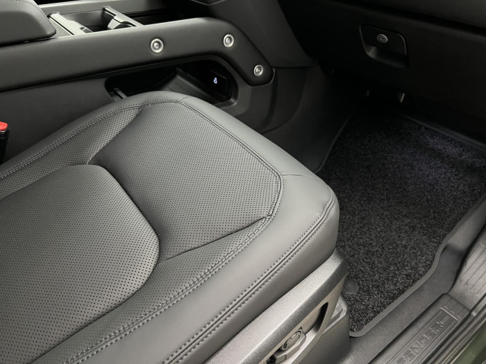 Land Rover Defender 110 D250 X-DYNAMIC SE AWD Aut 3.0 d Dynamic SE