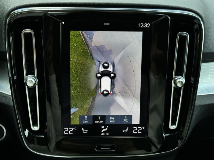 Volvo XC40 B4 AWD MOMENTUM ADVANCED 1.maj 2.0 Momentum