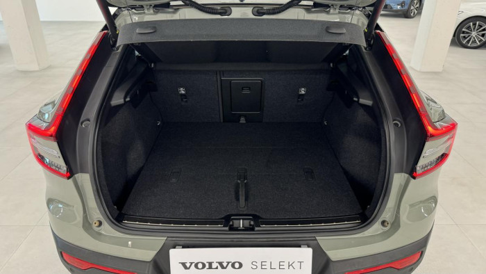 Volvo C40 RECHARGE TWIN ENGINE AWD PRO