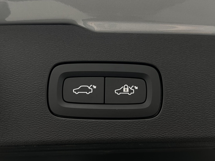 Volvo V60 B4 PLUS DARK AUT 1.maj.