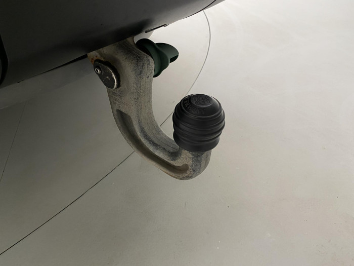 Land Rover Discovery 4 3.0SDV6 HSE AWD REZERVACE