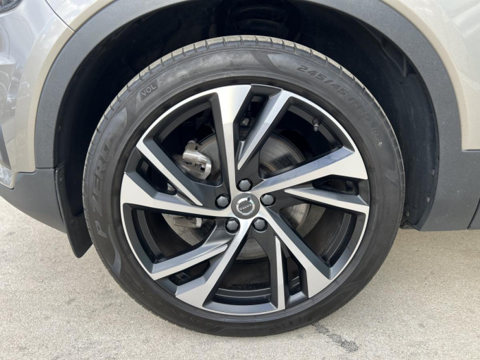 Volvo XC40 B4 AWD R-DESIGN Aut 1.maj.