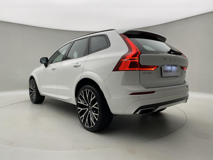 Volvo XC60 B5 AWD R-DESIGN AUT REZERVACE