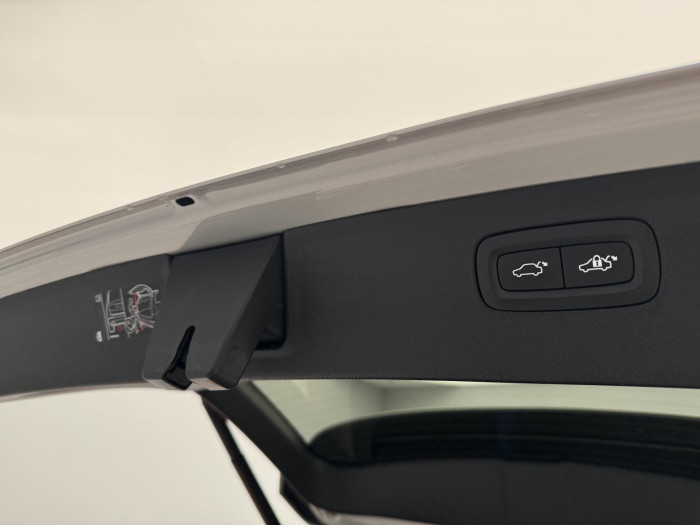 Volvo XC90 B6 AWD R-DESIGN CZ 7 míst