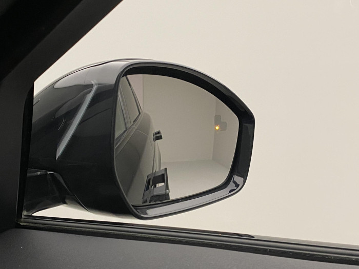 Land Rover Range Rover Velar D200 R-DYNAMIC SE REZERVACE 2.0 d Dynamic SE