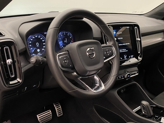 Volvo XC40 B4 AWD R-DESIGN AUT 1.maj