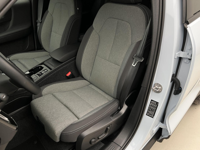 Volvo XC40 B3 PLUS DARK AUT CZ