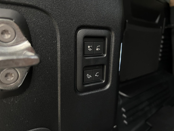 Land Rover Defender 110 D300 X-DYN. HSE REZERVACE 3.0 d