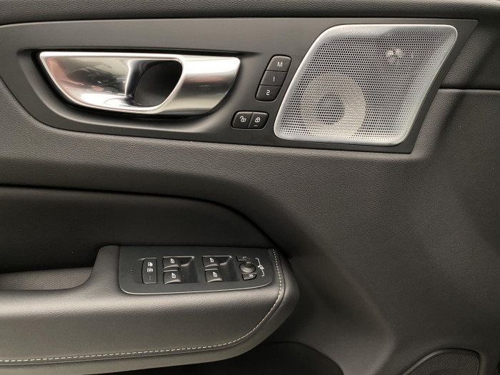 Volvo XC60 T6 AWD ULTRA DARK AUT CZ