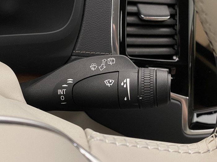 Volvo XC90 B5 AWD INCRIPTION REZERVACE