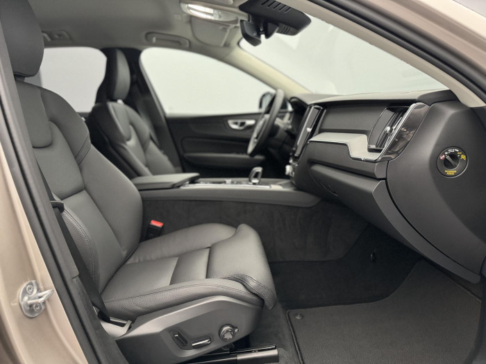 Volvo XC60 B4 AWD PLUS DARK AUT 1. maj.
