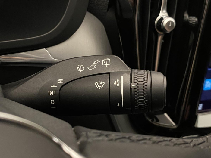 Volvo XC60 B4 MOMENTUM AUT REZERVACE 2.0 Momentum