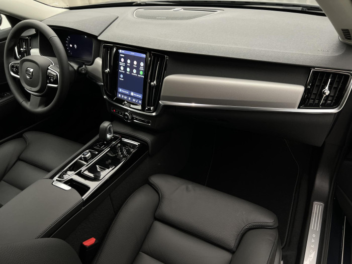 Volvo V90 T6 AWD RECHARGE CORE AUT 1.maj