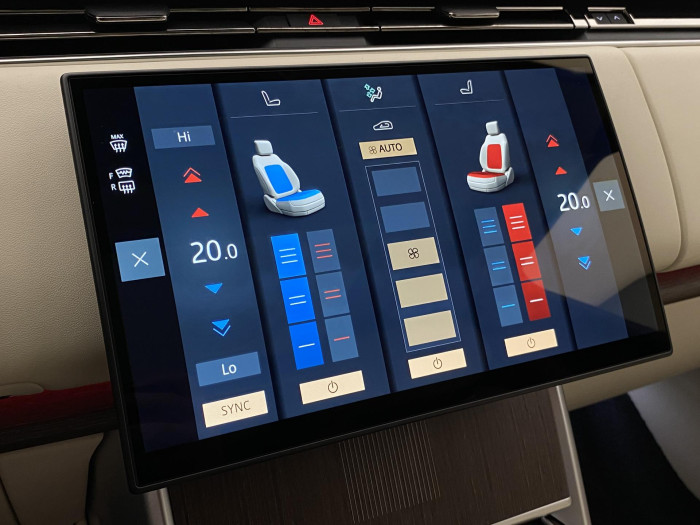 Land Rover Range Rover P550e AUTOBIOGRAPHY SWB