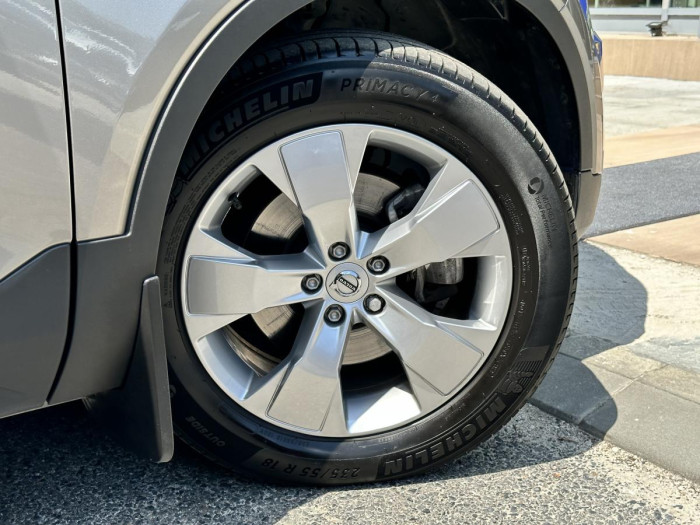 Volvo XC40 B4 AWD MOMENTUM ADVANCED 1.maj 2.0 Momentum