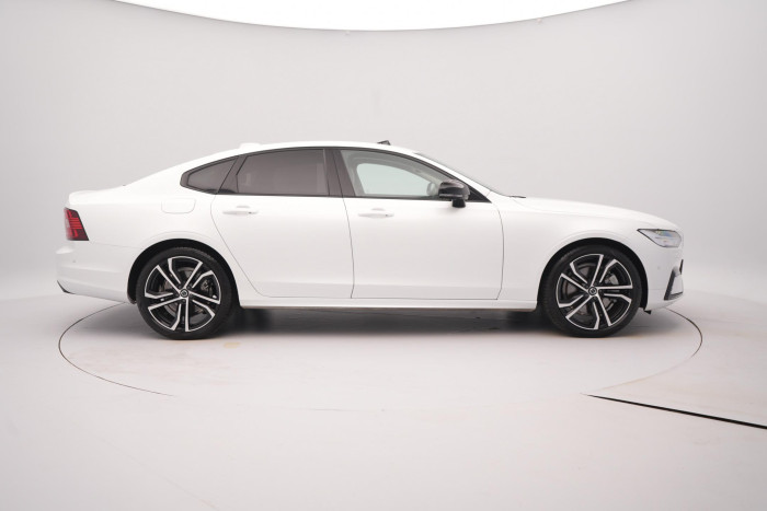 Volvo S90 T8 AWD RECHARGE REZERVACE