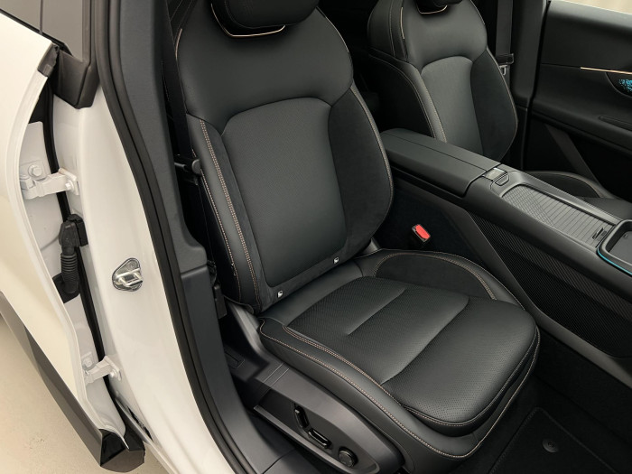 Lynk & Co 08 MORE PHEV