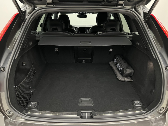 Volvo XC60 B5 AWD R-DESIGN AUT