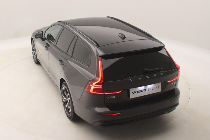 Volvo V60 B4 PLUS DARK AUT REZERVACE