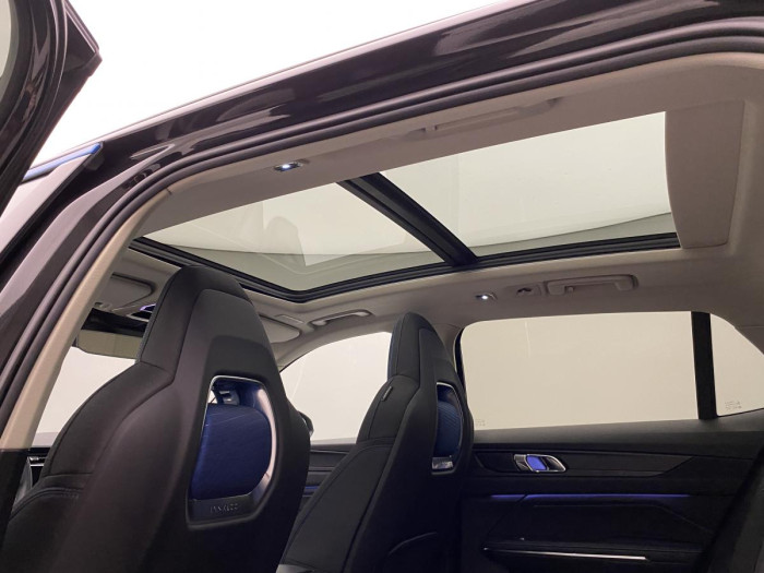 Lynk & Co 01 PHEV DCT AUT 1.maj. REZERVACE