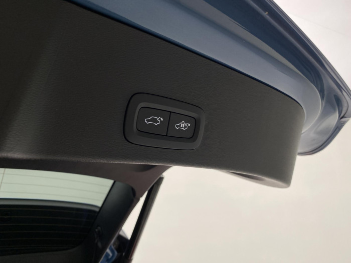 Volvo XC40 B4 DARK ULTRA AUT CZ