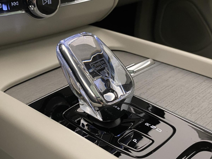 Volvo XC60 B4 AWD ULTIMATE DARK REZERVACE