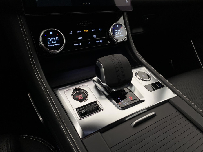 Jaguar F-Pace D200 AWD R-DYNAMIC  REZERVACE 2.0 d Dynamic