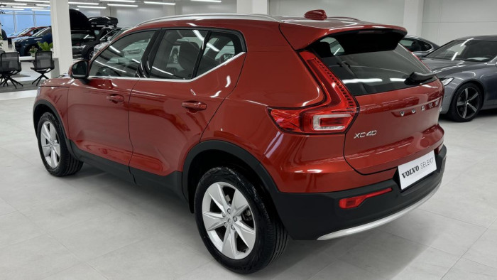 Volvo XC40 B4 AWD PLUS BRIGHT REZERVACE