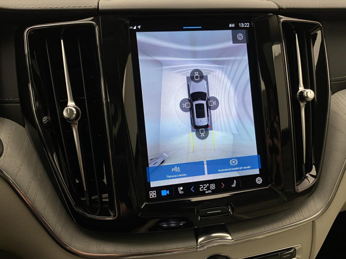 Volvo XC60 B4 AWD ULTIMATE AUT REZERVACE