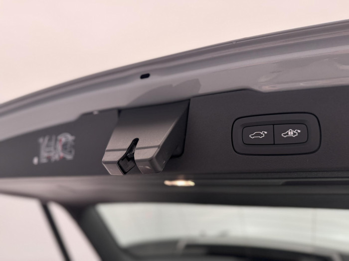 Volvo V60 B4 PLUS DARK CZ 1.maj