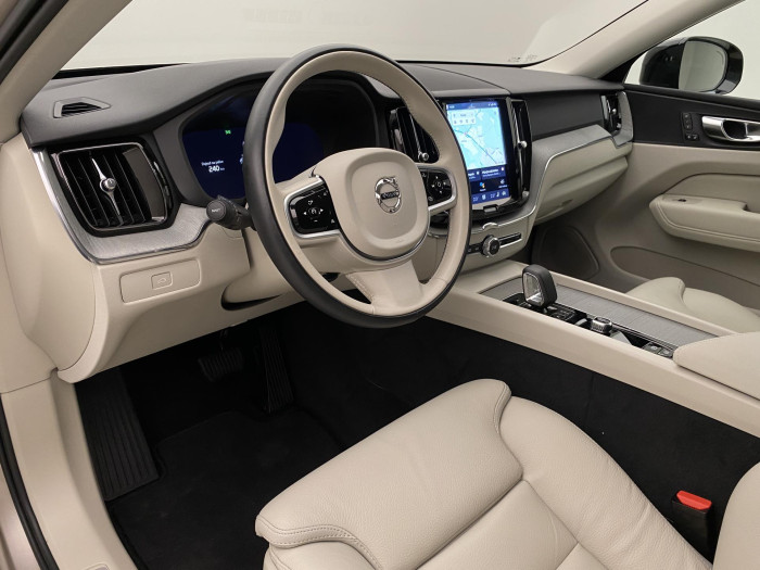 Volvo XC60 B5 AWD DARK PLUS AUT CZ