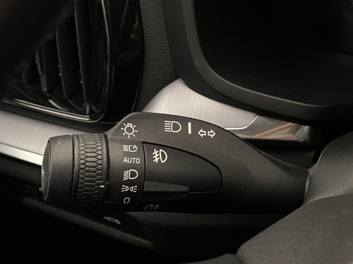 Volvo V60 B4 MOMENTUM AUT REZERVACE 2.0 Momentum