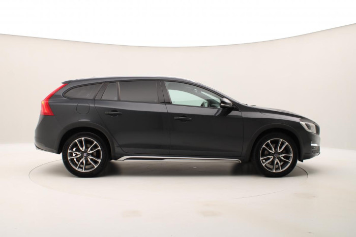 Volvo V60 CC D4 AWD SUMMUM AUT REZERVACE 2.4 d CC CC Summum