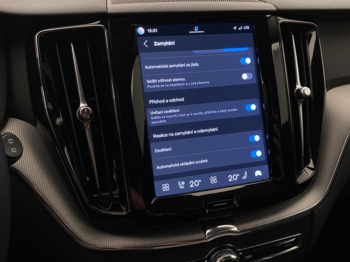 Volvo XC60 B5 AWD DARK PLUS AUT CZ