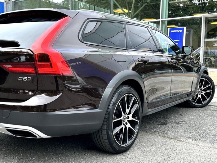 Volvo V90 CROSS COUNTRY D5 AWD REZERVACE 2.0 d