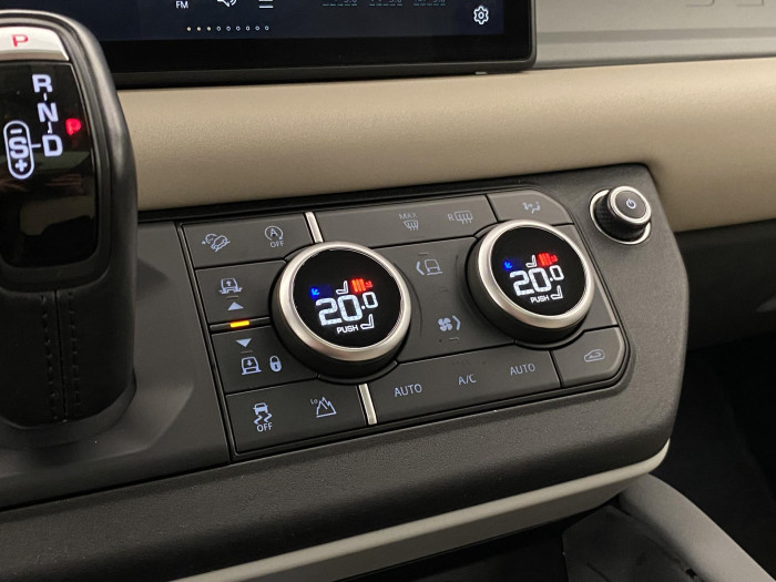 Land Rover Defender P400 SE AWD AUT REZERVACE 3.0 SE