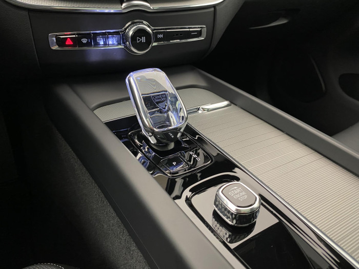 Volvo XC60 T8 AWD PLUG-IN PLUS REZERVACE