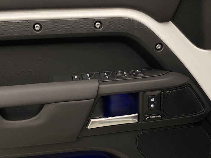 Land Rover Defender 110 D250 X-DYNAMIC SE AWD AUT 3.0 d Dynamic SE