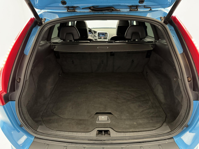 Volvo XC60 D5 AWD R-Design AUT CZ 2.4 d