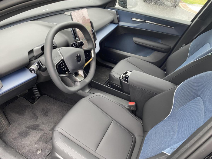 Volvo EX30 PURE ELECTRIC PLUS RWD Plus