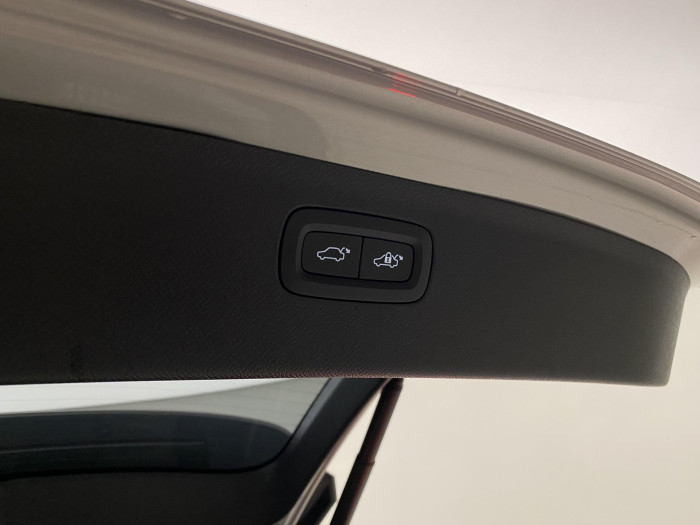 Volvo XC90 T8 AWD ULTRA DARK AUT CZ 7m