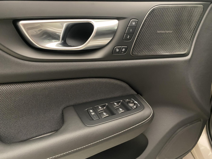 Volvo V60 B4 AUT DARK PLUS