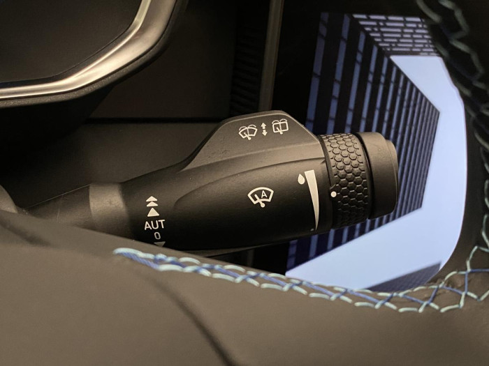 Lynk & Co 01 PHEV DCT AUT 1.maj. REZERVACE