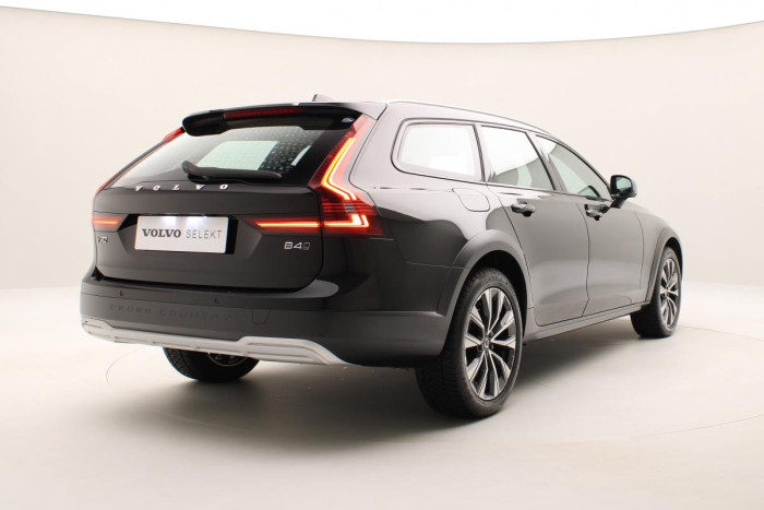 Volvo V90 CC B4 AWD PLUS AUT CZ 1.maj