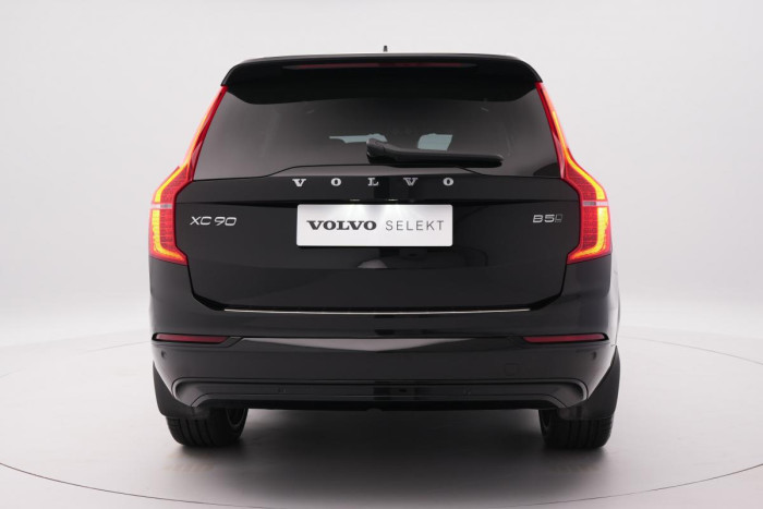 Volvo XC90 B5 AWD ULTIMATE REZERVACE