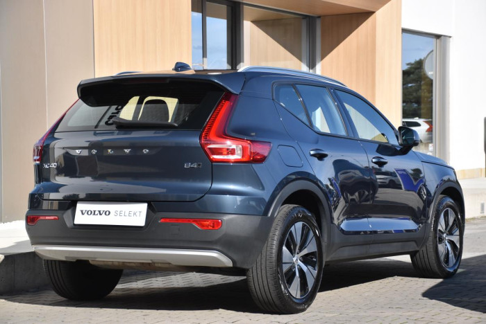 Volvo XC40 B4 AWD MOMENTUM REZERVACE 2.0 Momentum