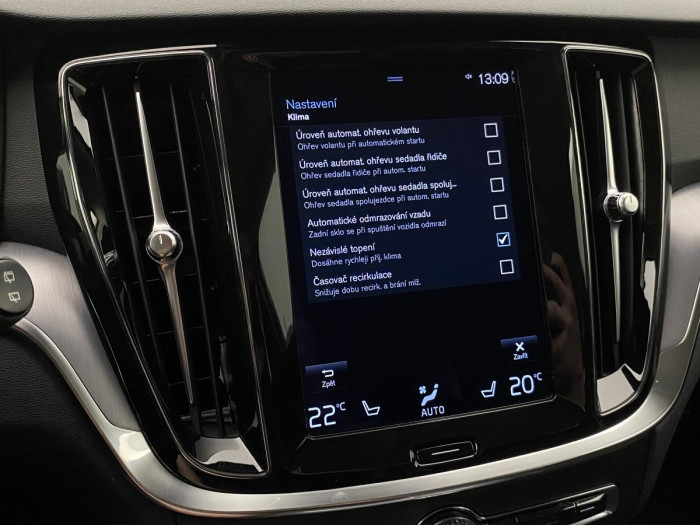 Volvo V60 B4 MOMENTUM AUT REZERVACE 2.0 Momentum