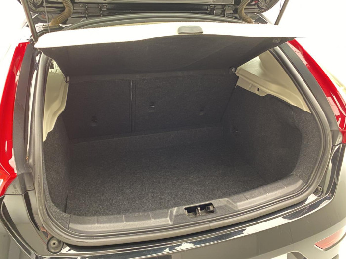 Volvo V40 D3 NAVIGACE AUT REZERVACE 2.0 d