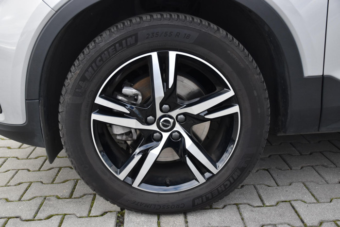 Volvo XC40 B3 PLUS DARK AUT 1.maj CZ